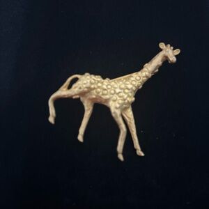 Vtg  Gold Tone Giraffe Pin Brooch Whimsical